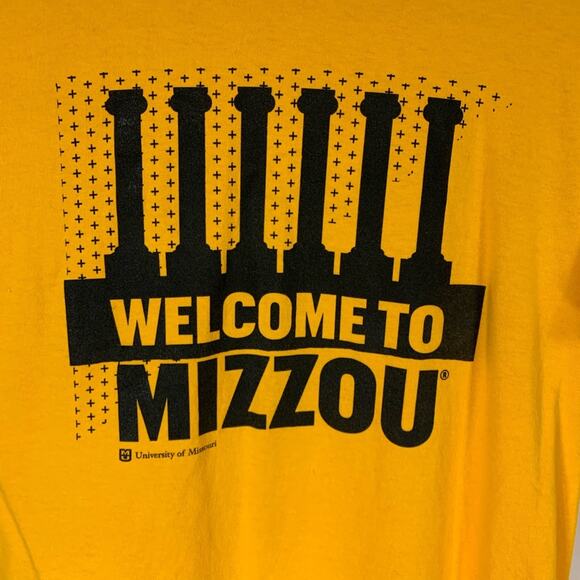 Welcome to Mizzou Gold T Shirt w Columns Design Medium - Picture 2 of 3